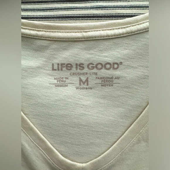Life Is Good Crusher-Lite short-sleeve V-neck tee, womens medium, cream-colored - Picture 3 of 5